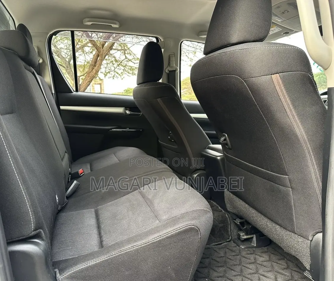 Toyota Hilux 2020 Off white
