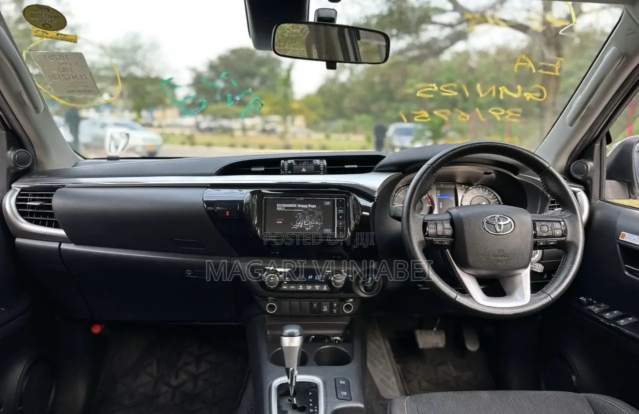 Toyota Hilux 2020 Off white
