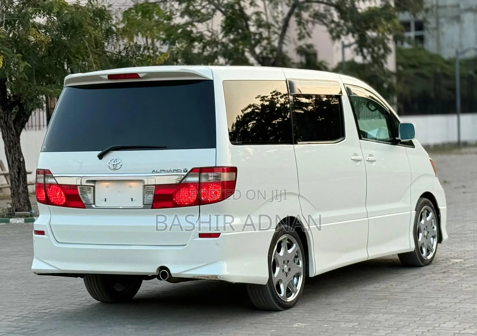 Toyota Alphard 2.4 Petrol FWD 2004 White