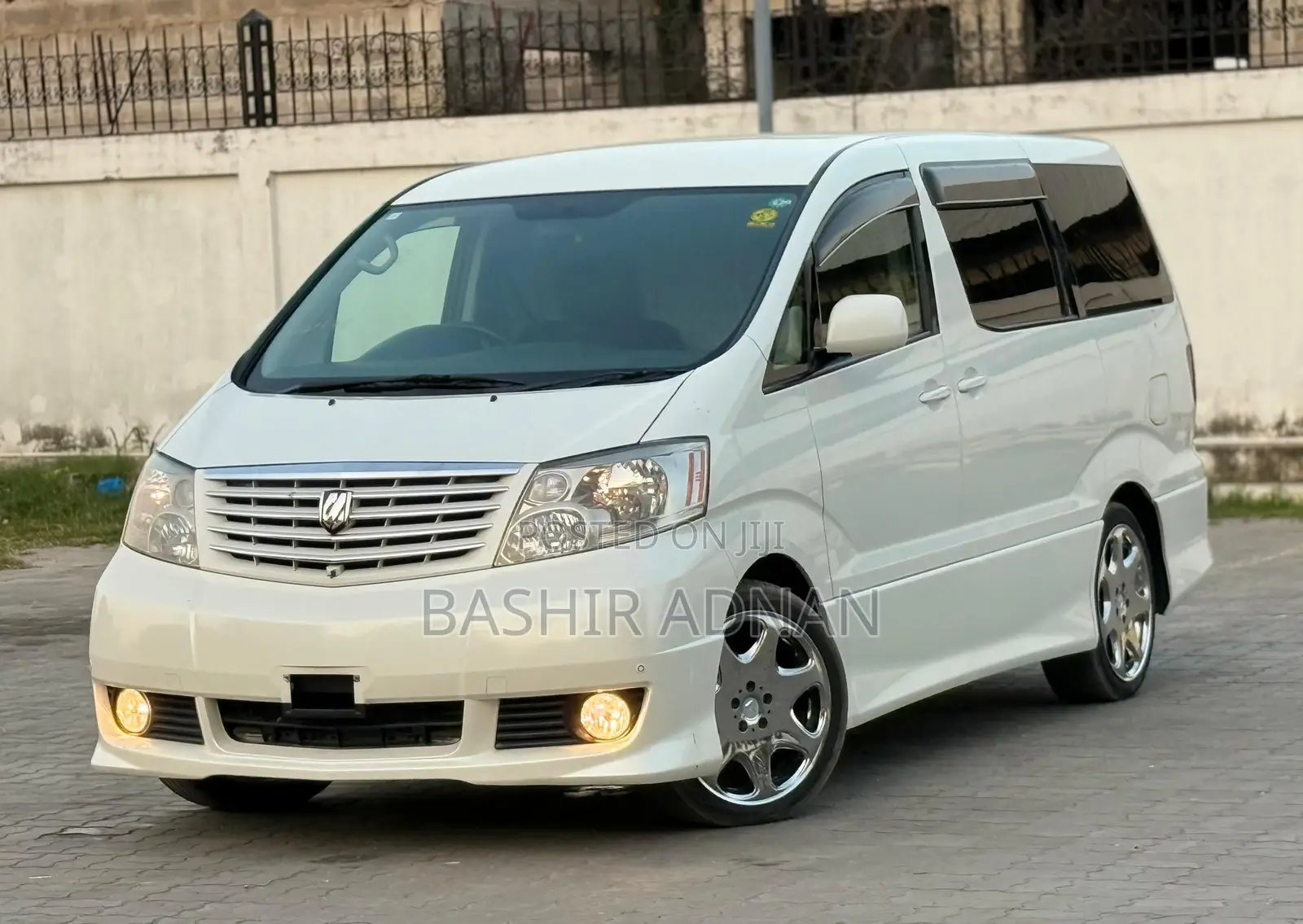 Toyota Alphard 2.4 Petrol FWD 2004 White
