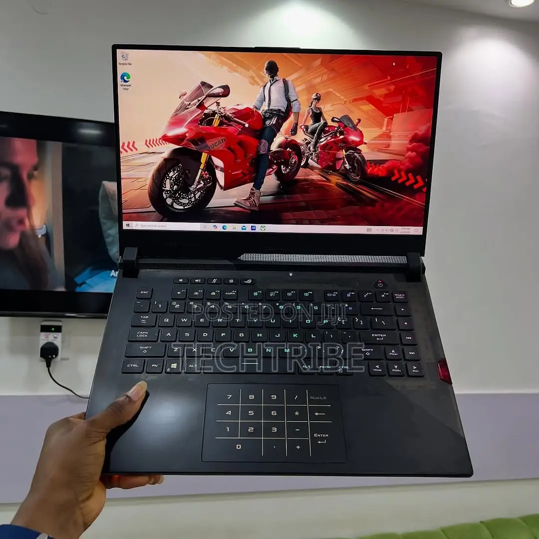 Laptop Asus ROG Strix G17 16GB AMD Ryzen 9 SSD 1T