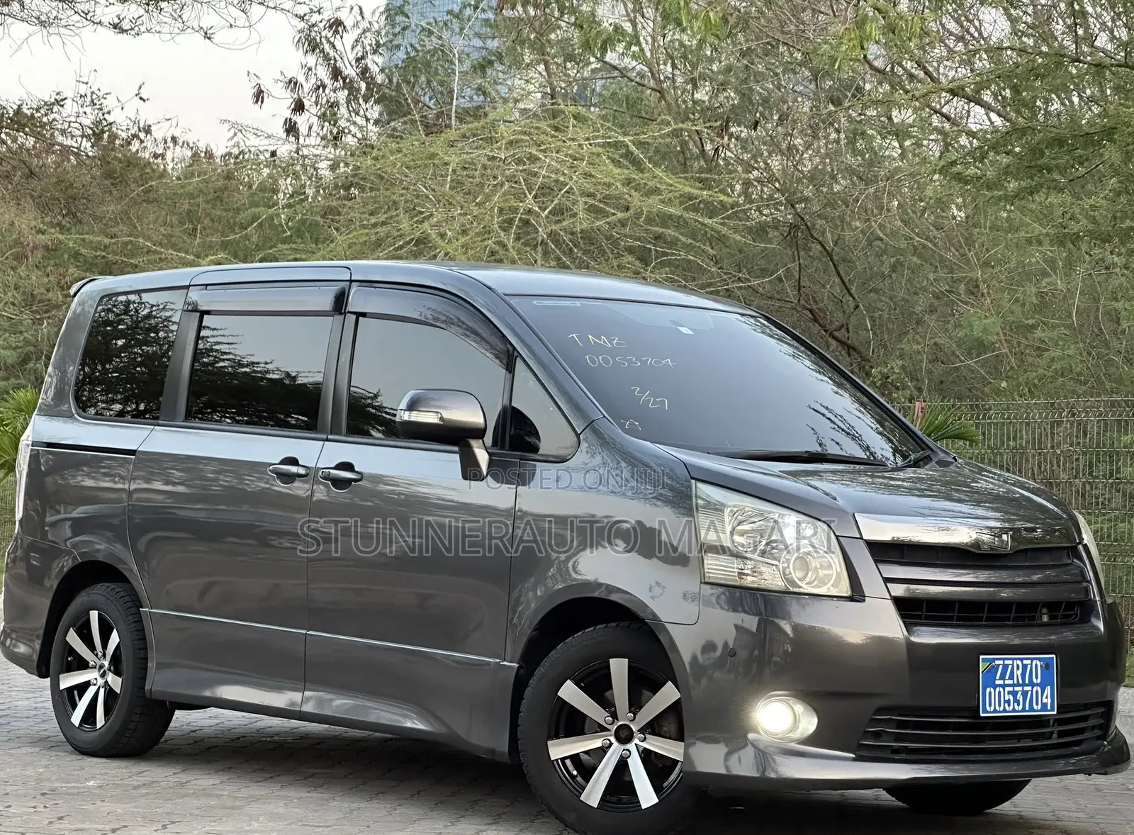 Toyota Noah 2008 Gray