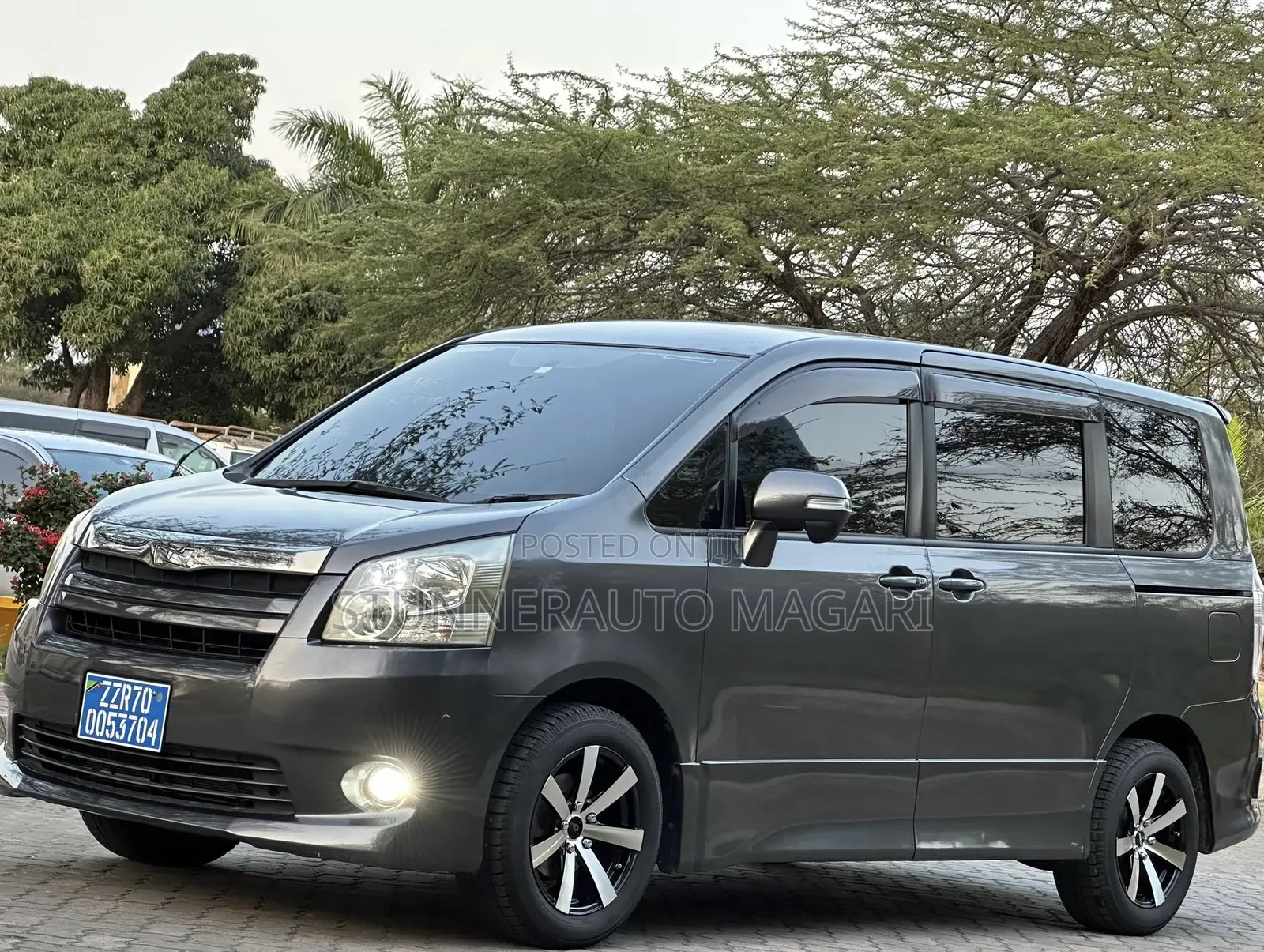 Toyota Noah 2008 Gray