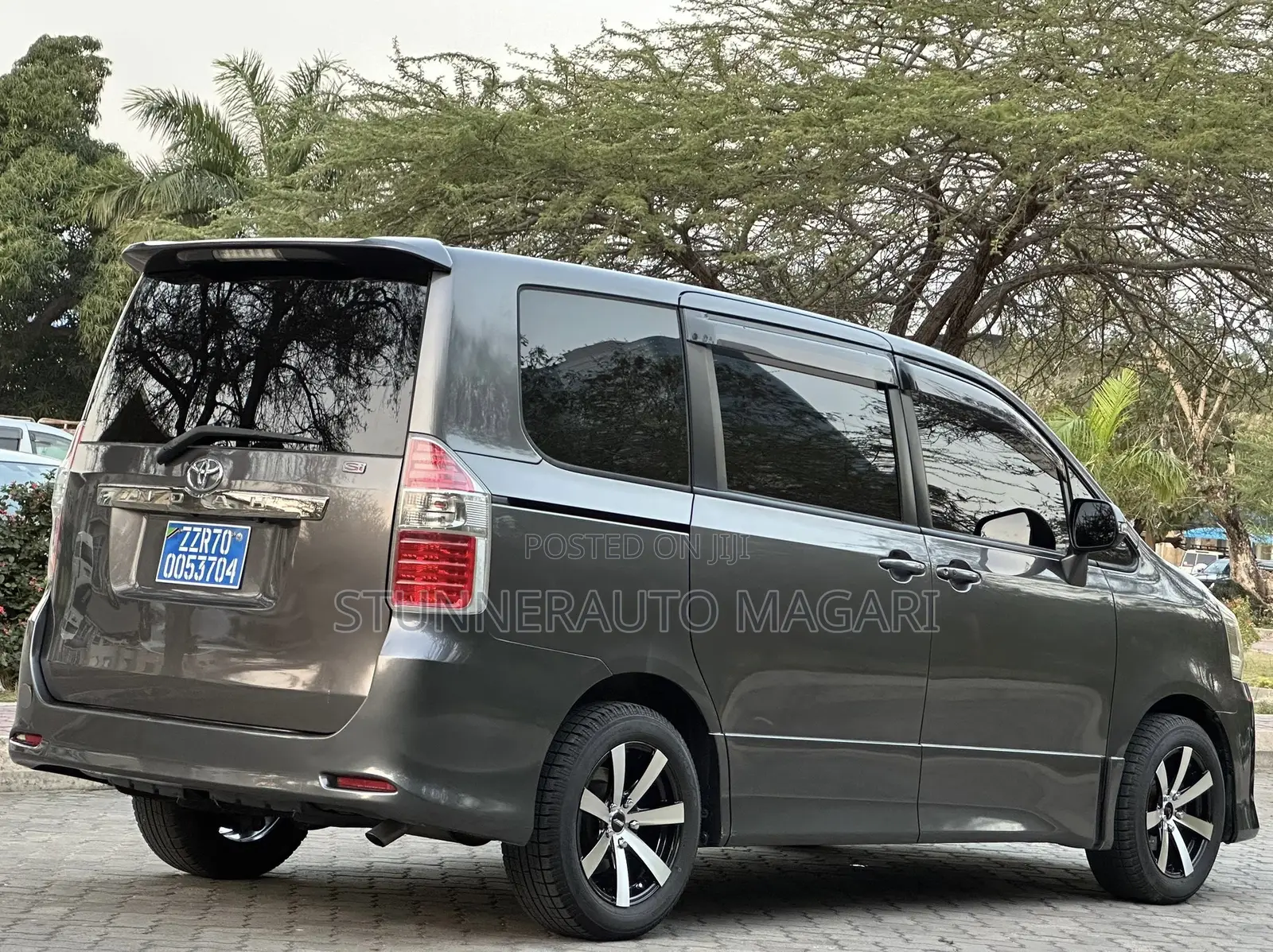 Toyota Noah 2008 Gray