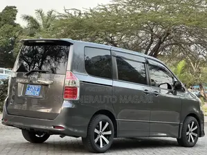 Toyota Noah 2008 Gray