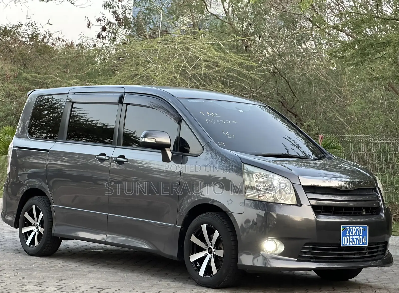 Toyota Noah 2008 Gray