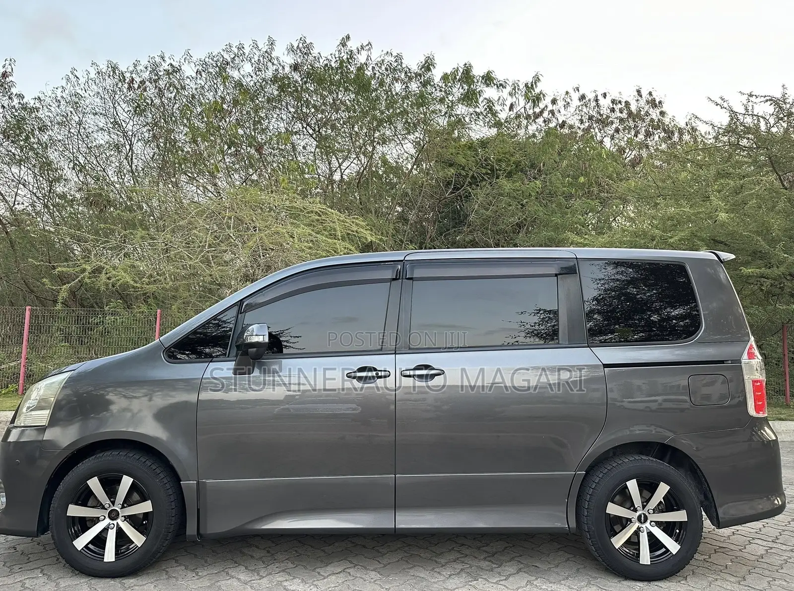 Toyota Noah 2008 Gray