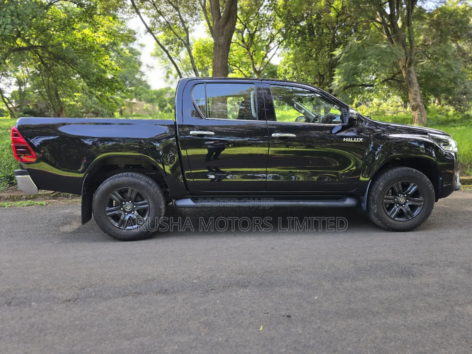 Toyota Hilux 2021 Black