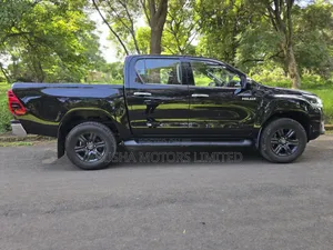 Toyota Hilux 2021 Black