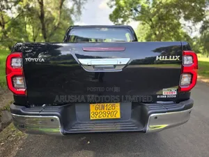 Toyota Hilux 2021 Black