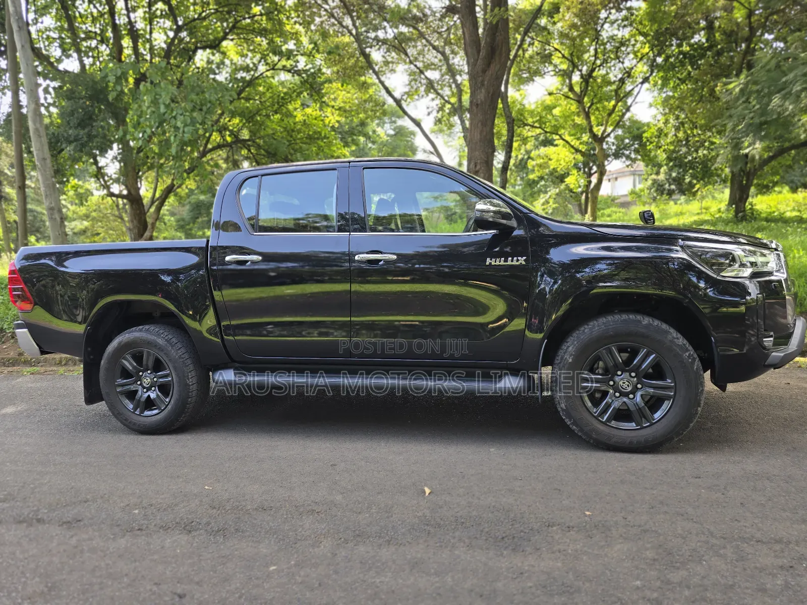 Toyota Hilux 2021 Black