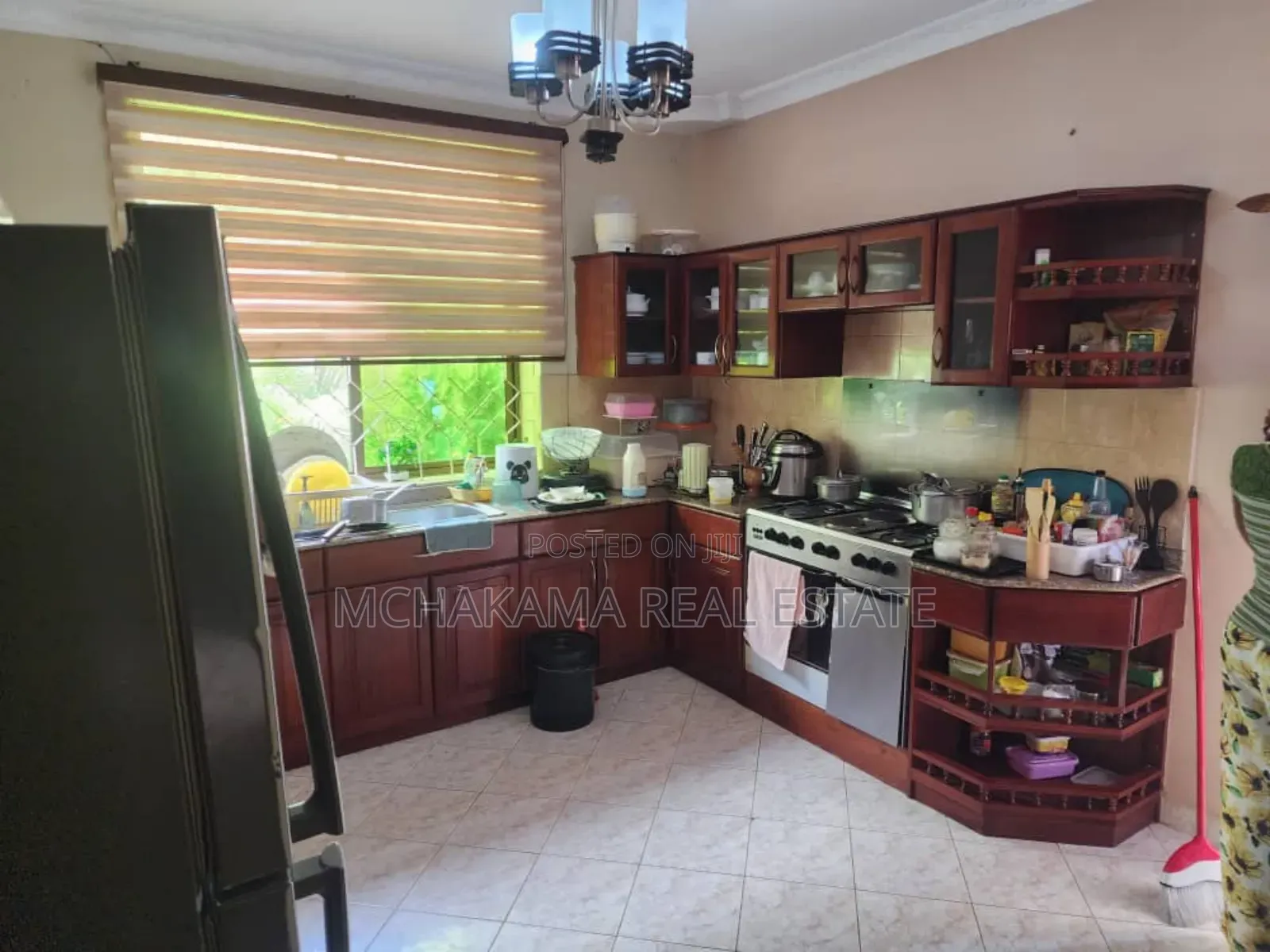 8bdrm Block of Flats in Yusuph Mchakama, Mbezi Beach for sale