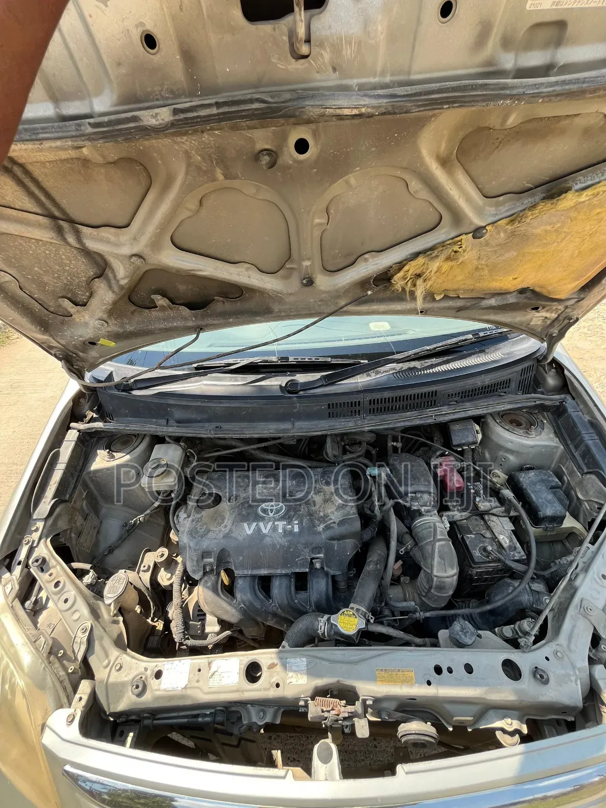 Toyota Raum 2004 Gold