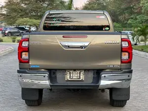 Toyota Hilux 2021 Green