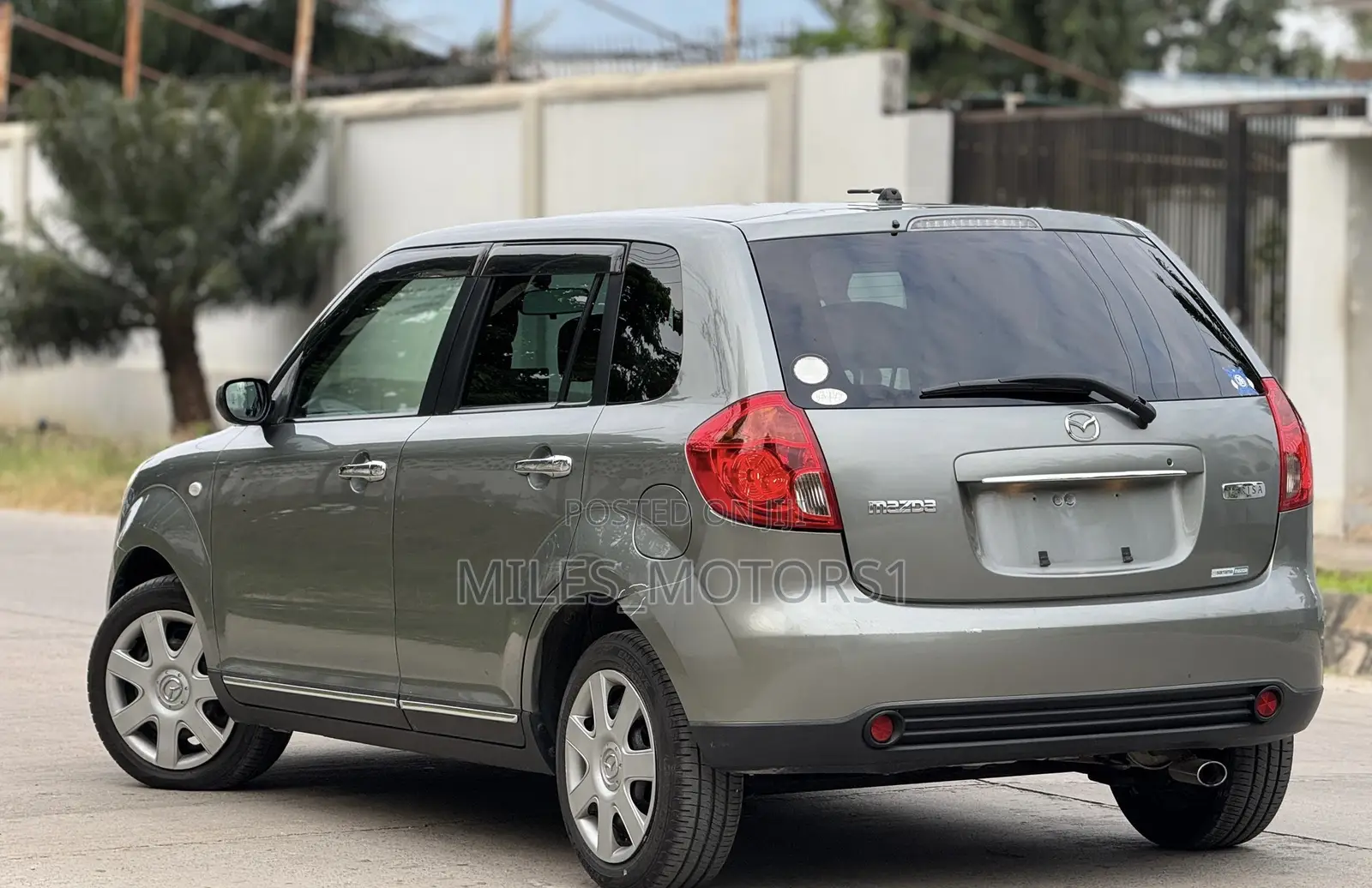 Mazda Verisa 2005 Gray