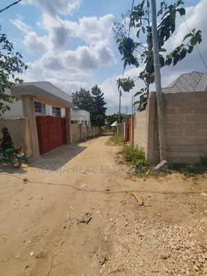 Kiwanja Kinauzwa Madale Mkoroshini