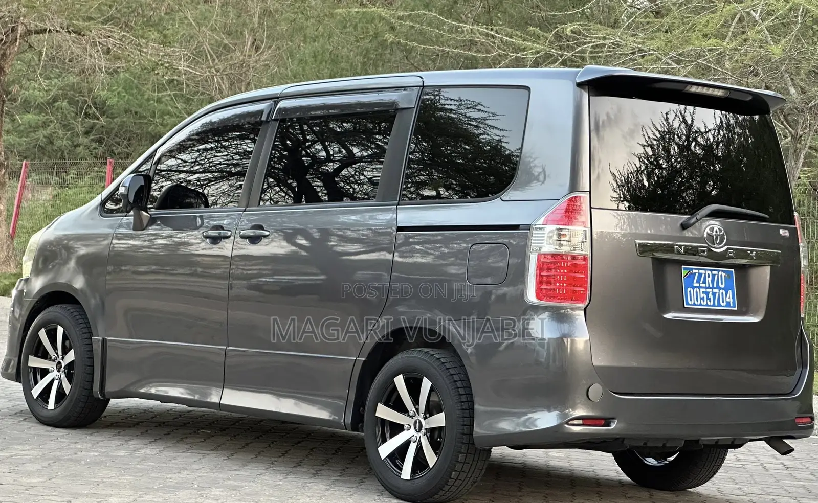 Toyota Noah 2008 Gray