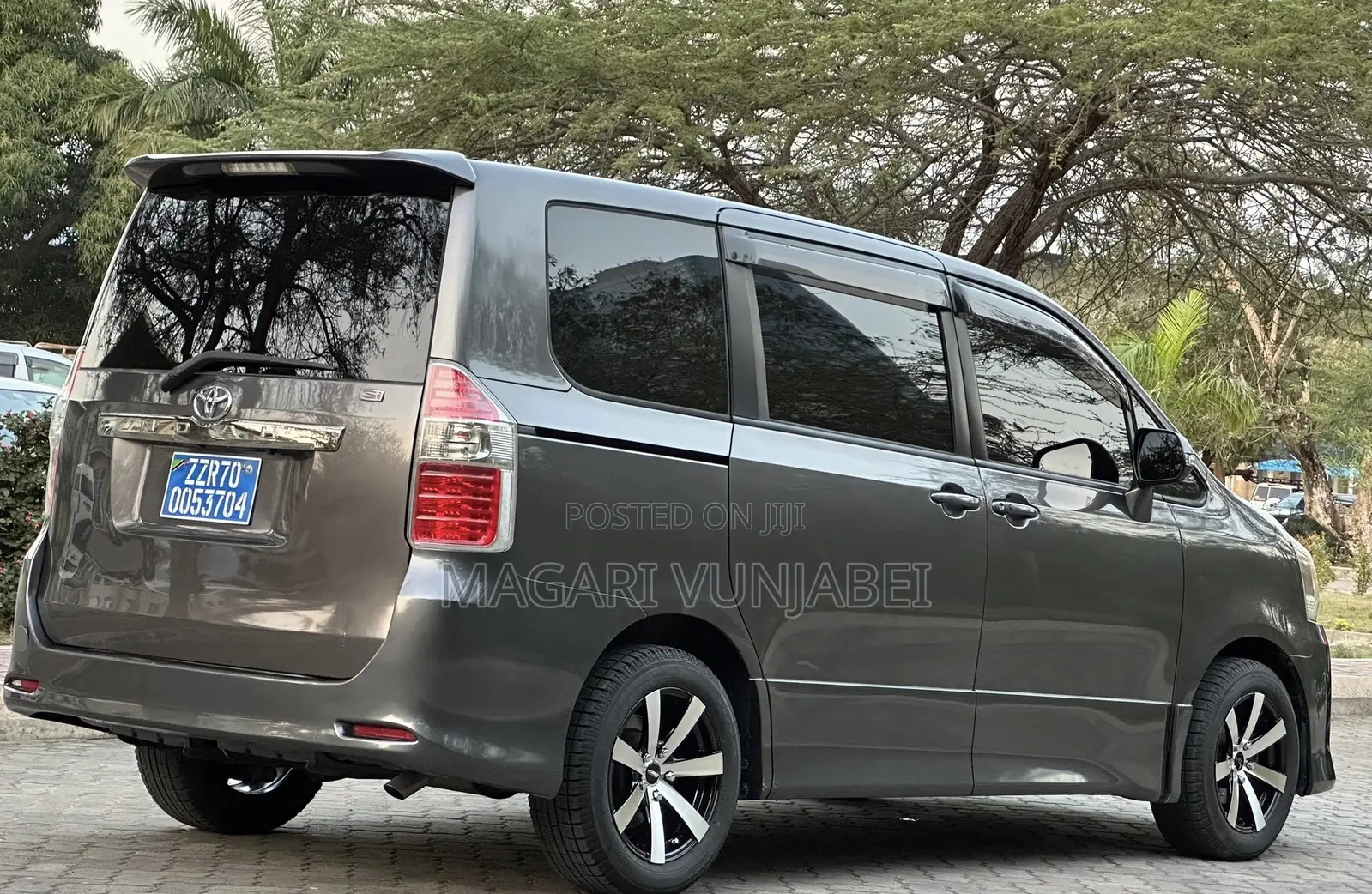 Toyota Noah 2008 Gray