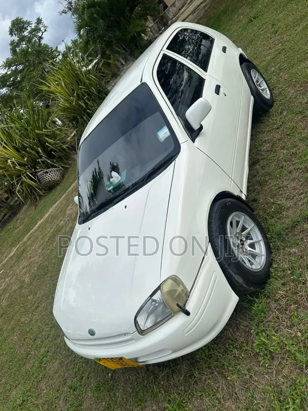 Toyota Starlet 2000 White