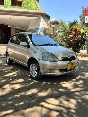 Photo - Toyota Vitz 2003 Silver