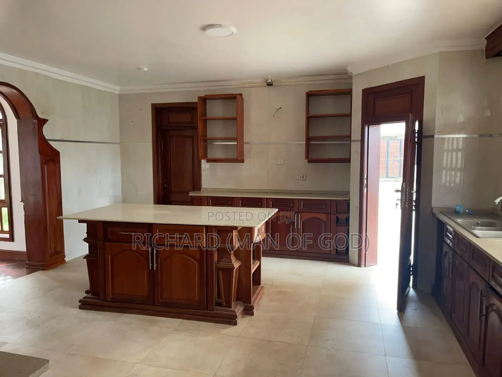 6bdrm Mansion in Arusha for rent