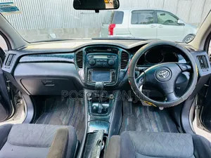 Toyota Kluger 2005 Gold