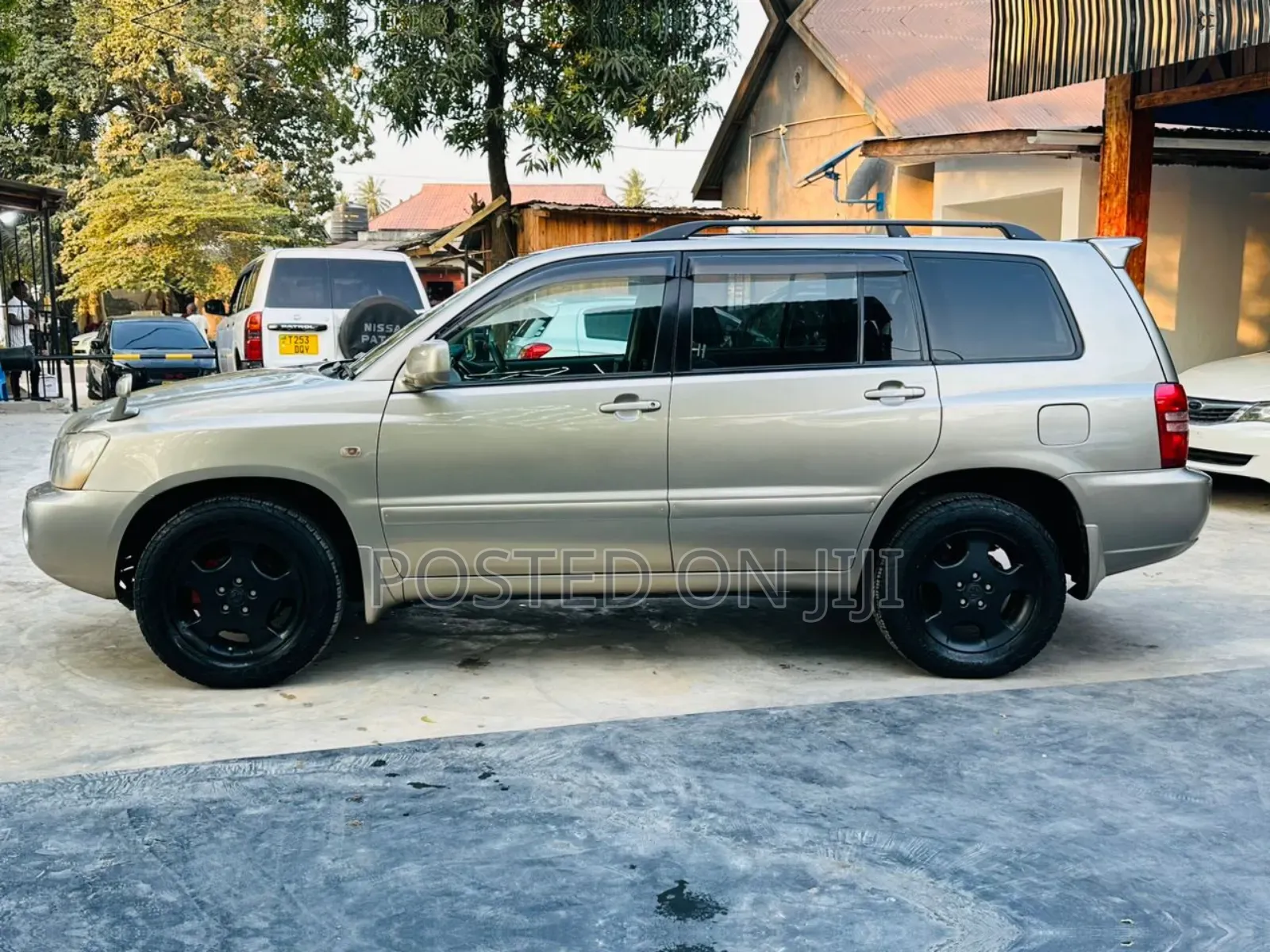 Toyota Kluger 2005 Gold