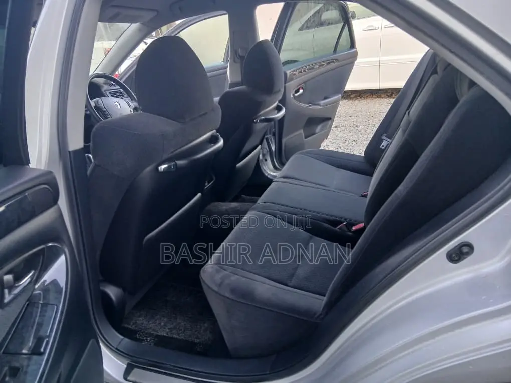 Toyota Crown 2006 Silver