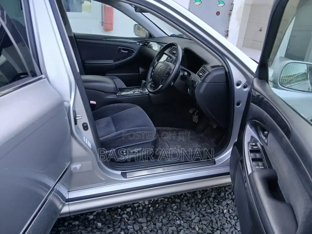 Toyota Crown 2006 Silver