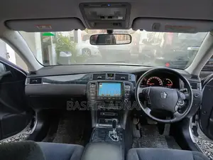 Toyota Crown 2006 Silver
