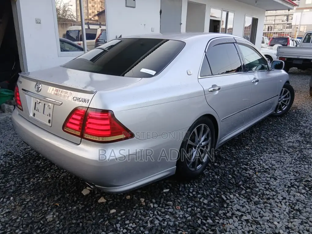 Toyota Crown 2006 Silver