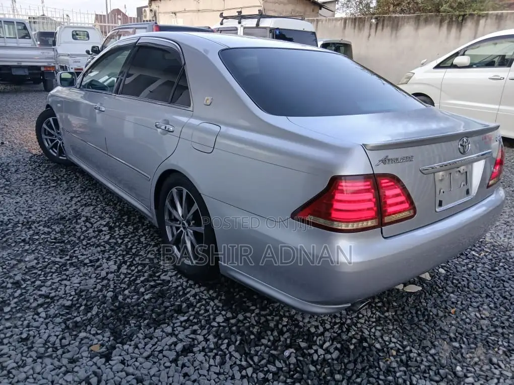Toyota Crown 2006 Silver