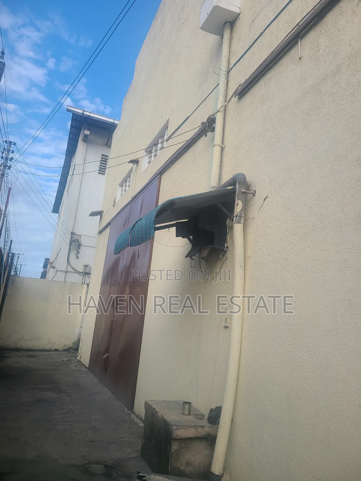 Godown for Rent at Changombe