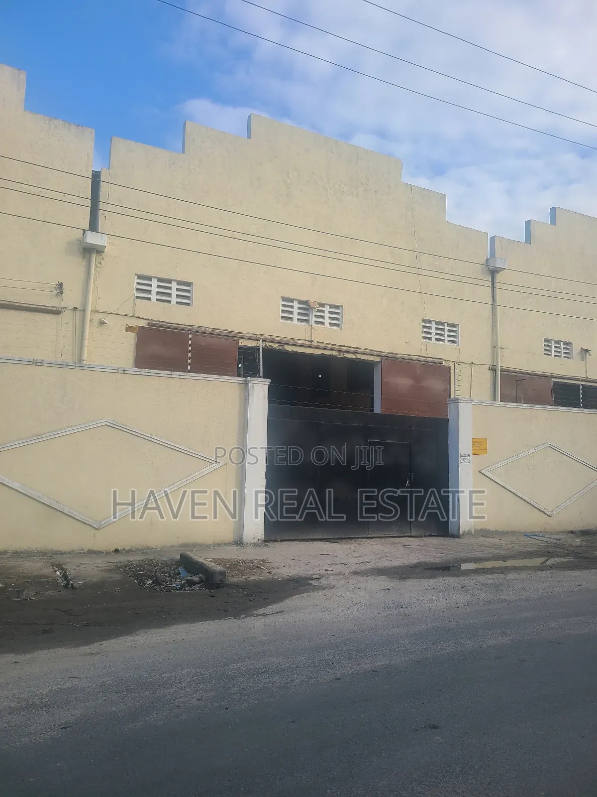 Godown for Rent at Changombe