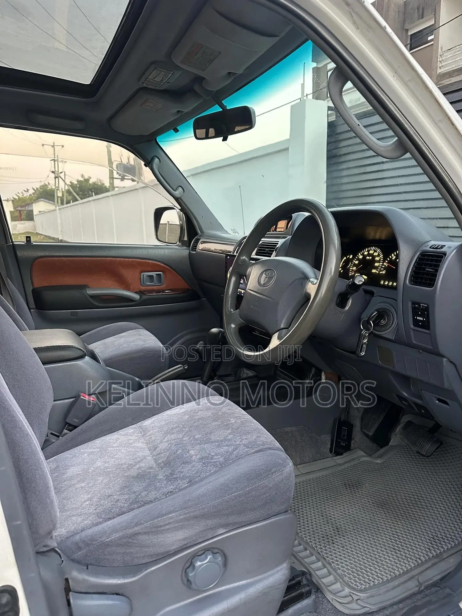 Toyota Land Cruiser Prado 2001 White