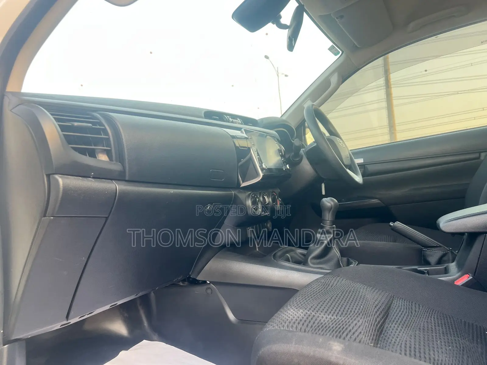 Toyota Hilux 2022 Off white