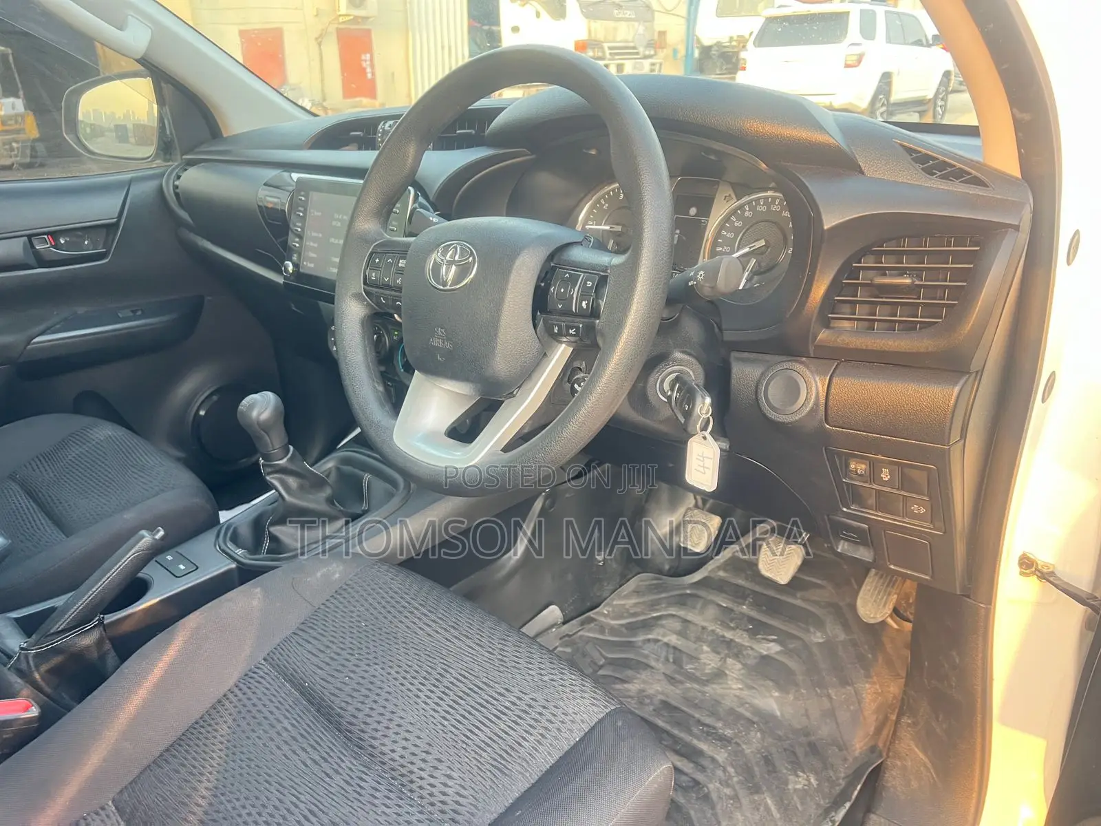 Toyota Hilux 2022 Off white