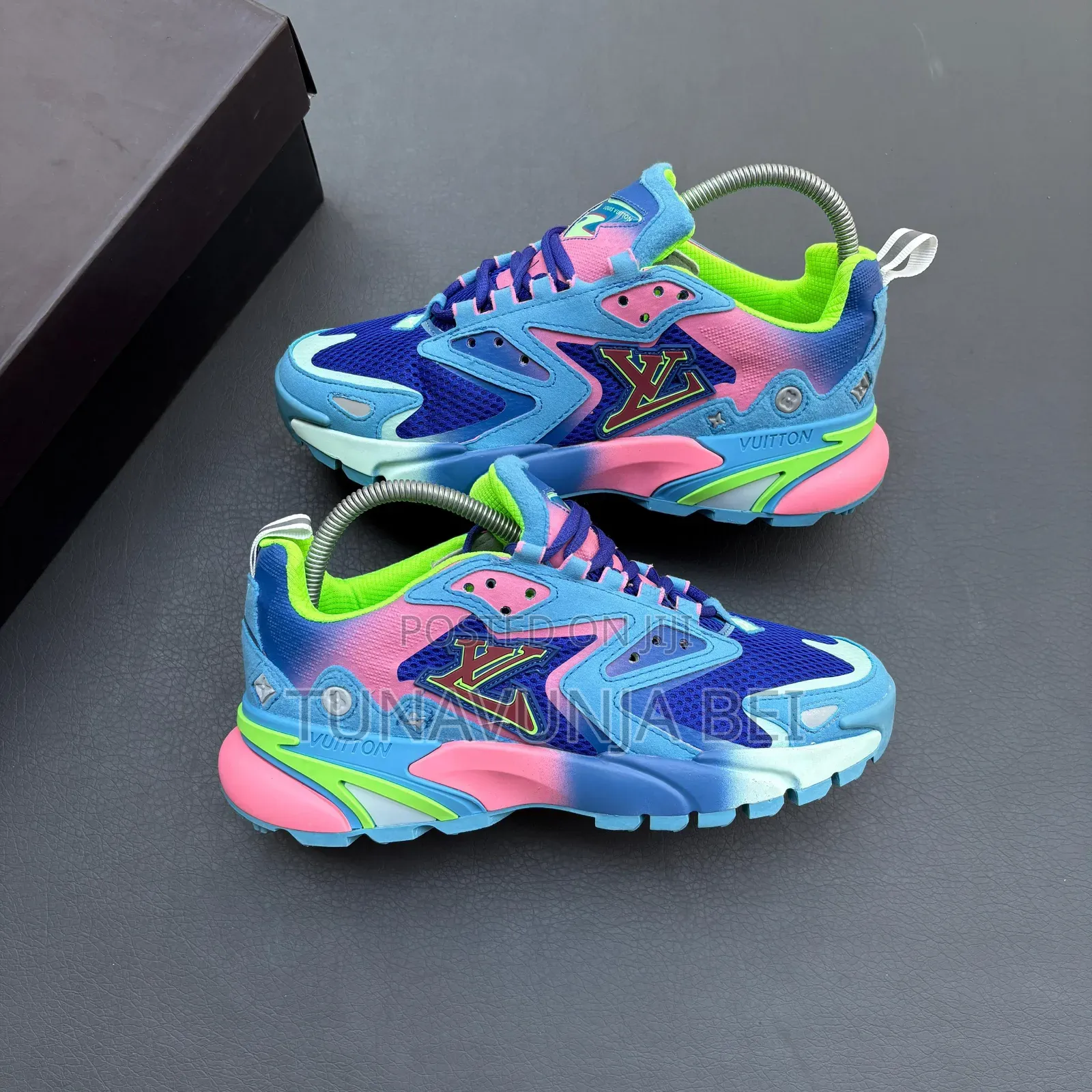 Lv Sneakers 