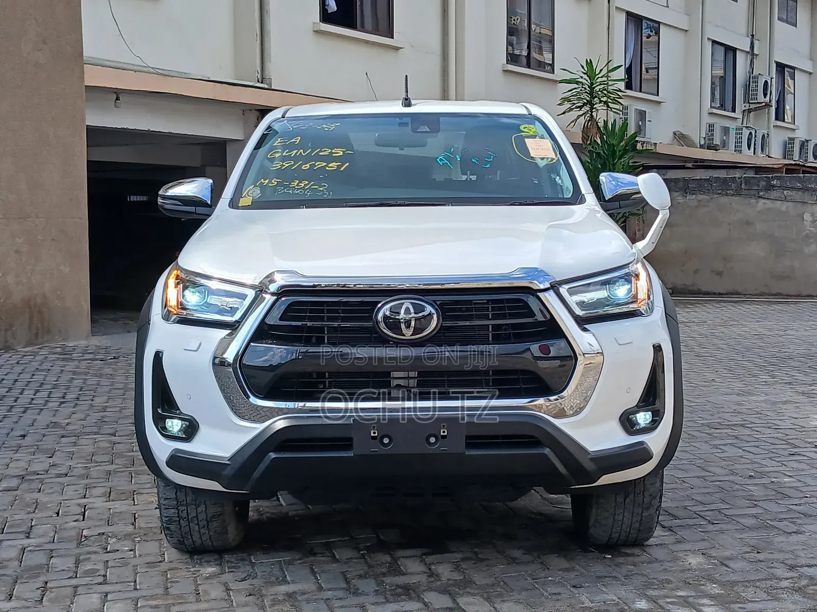 Toyota Hilux 2022 White
