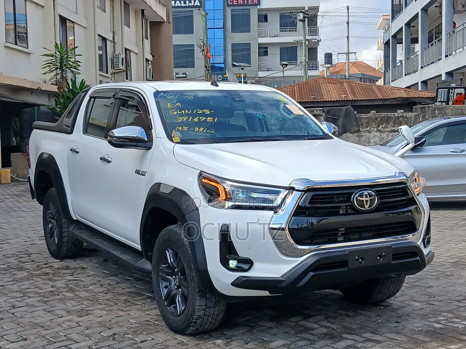 Toyota Hilux 2022 White