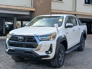 Toyota Hilux 2022 White