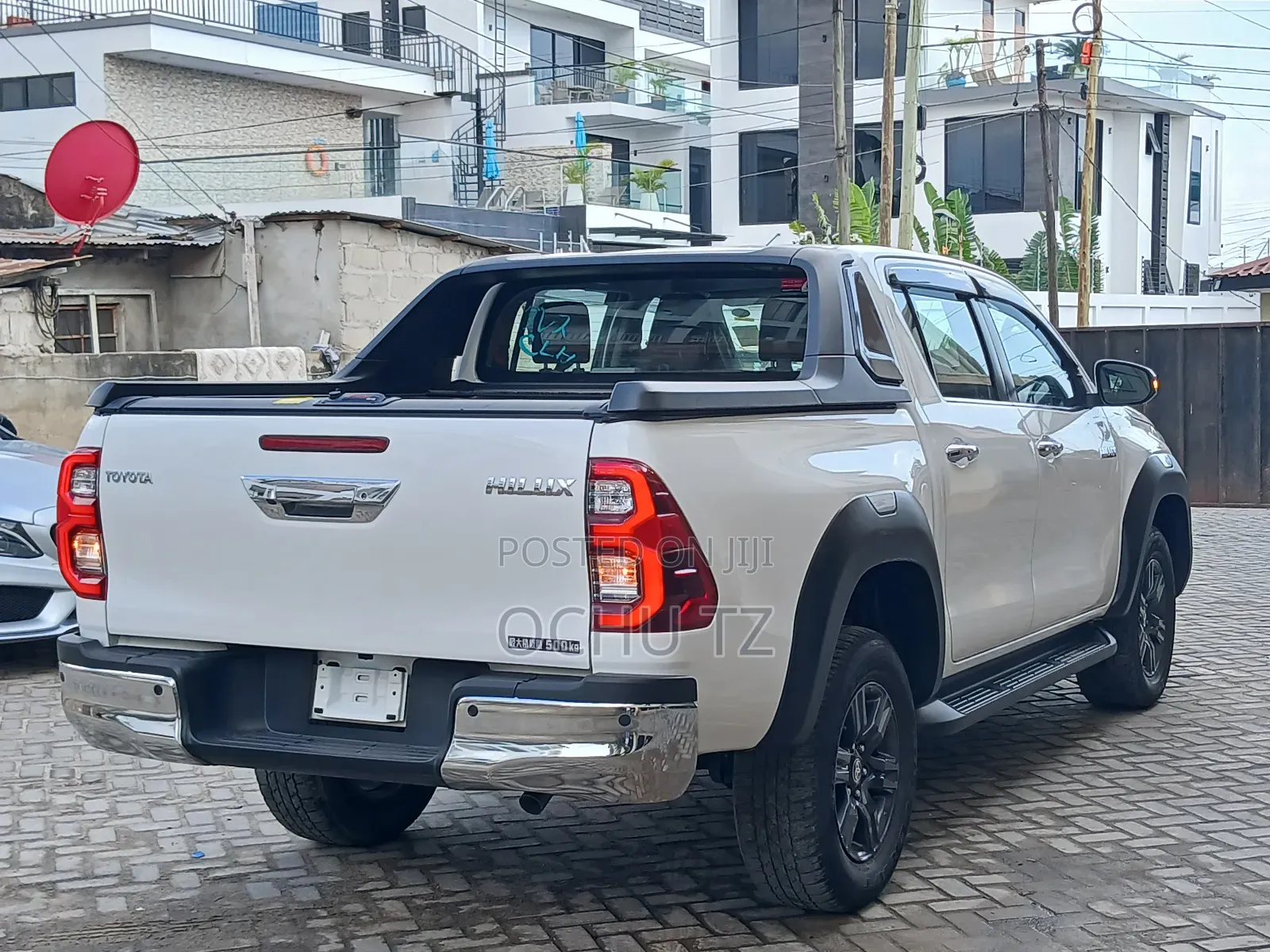 Toyota Hilux 2022 White