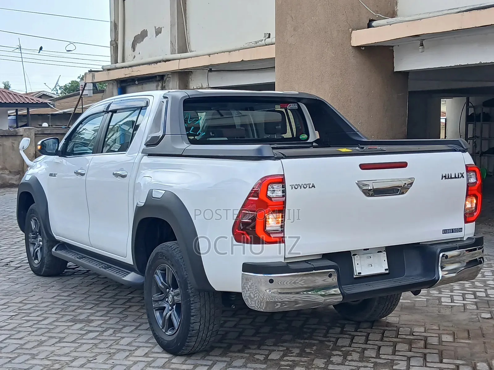 Toyota Hilux 2022 White