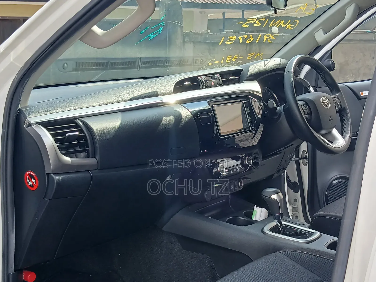 Toyota Hilux 2022 White