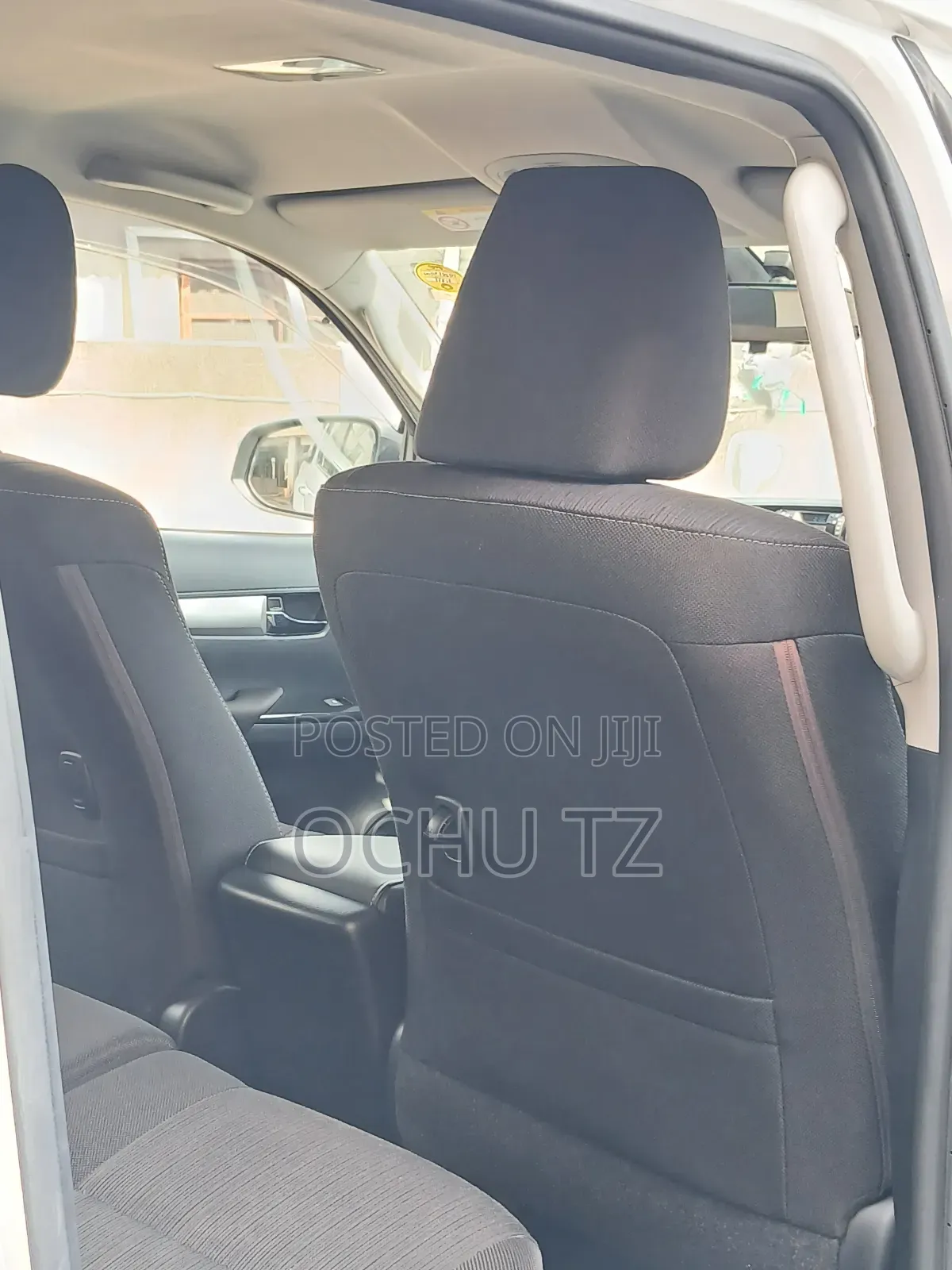 Toyota Hilux 2022 White