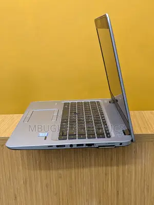 Laptop HP EliteBook 820 G3 8GB Intel Core I5 HDD+SSD 256GB
