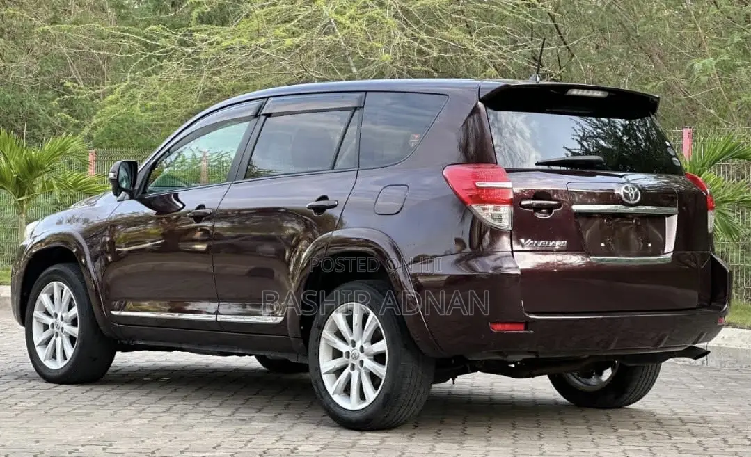 Toyota Vanguard 2010 Maroon