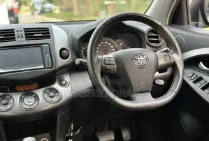 Toyota Vanguard 2010 Maroon