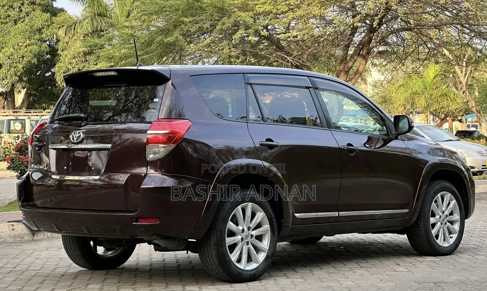 Toyota Vanguard 2010 Maroon