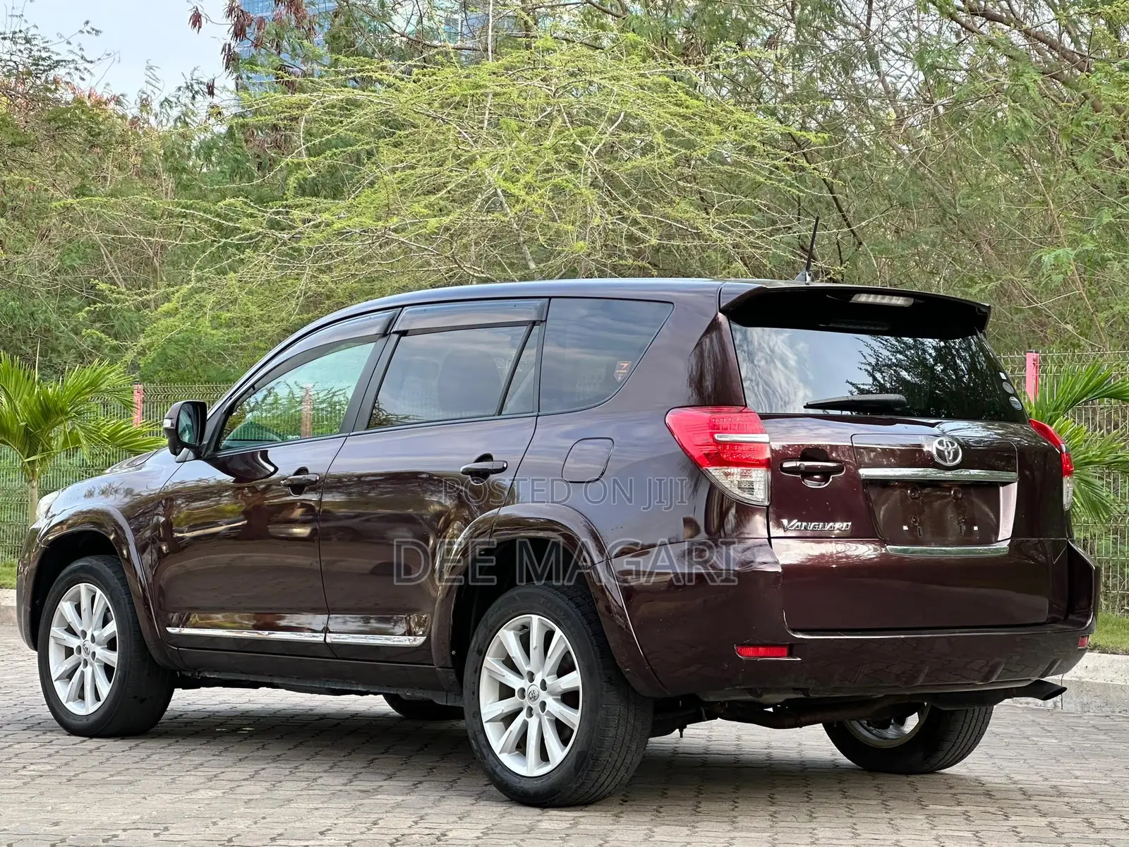 Toyota Vanguard 2010 Maroon